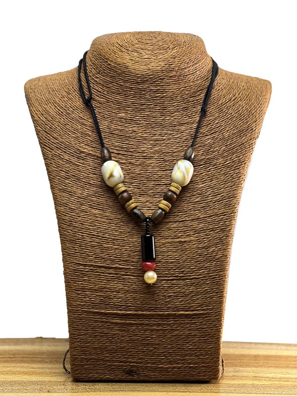 WOOD PENDANT NECKLACE